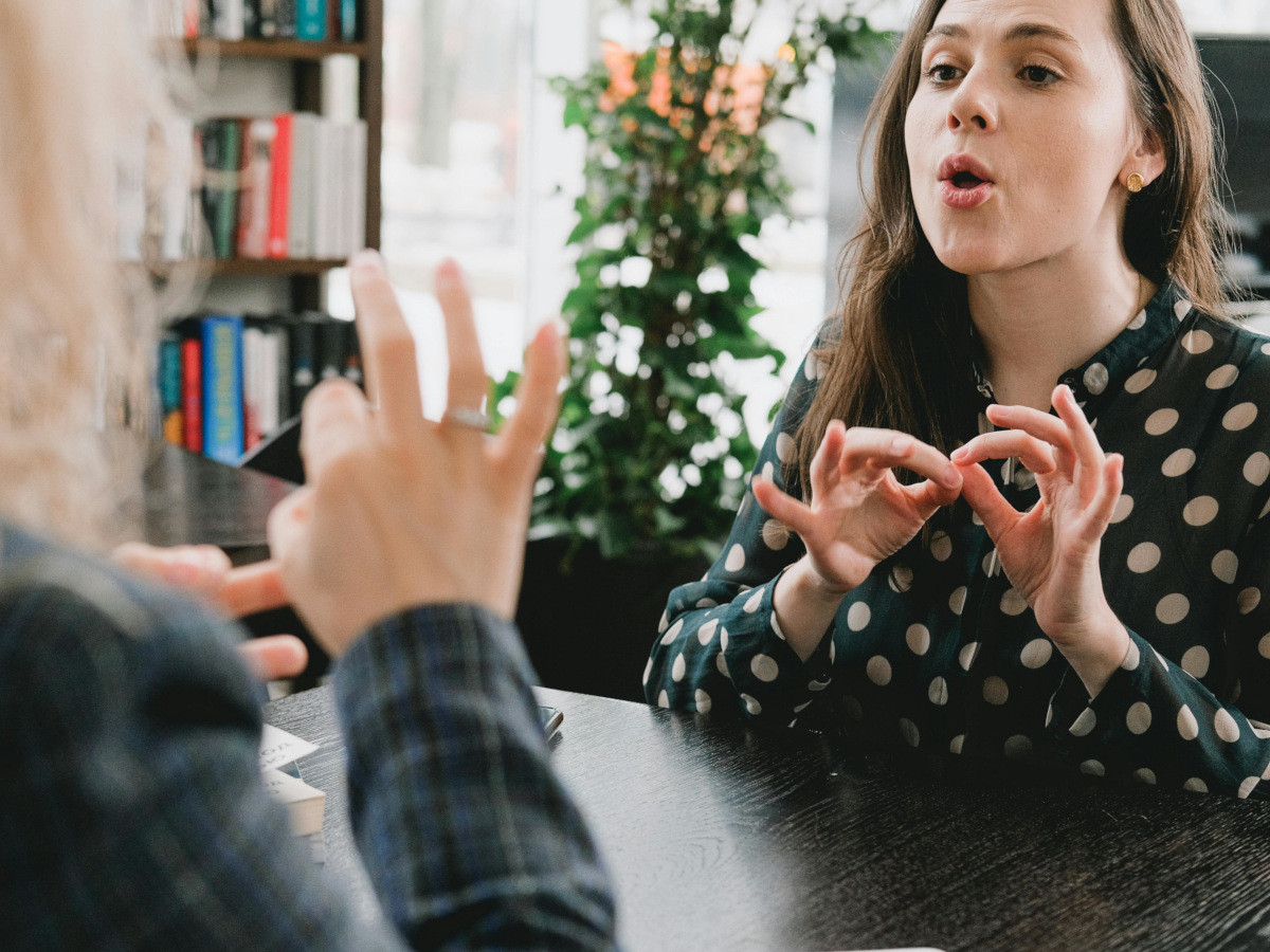 Lingua dei Segni Italiana: Quanto Tempo Serve per Impararla?