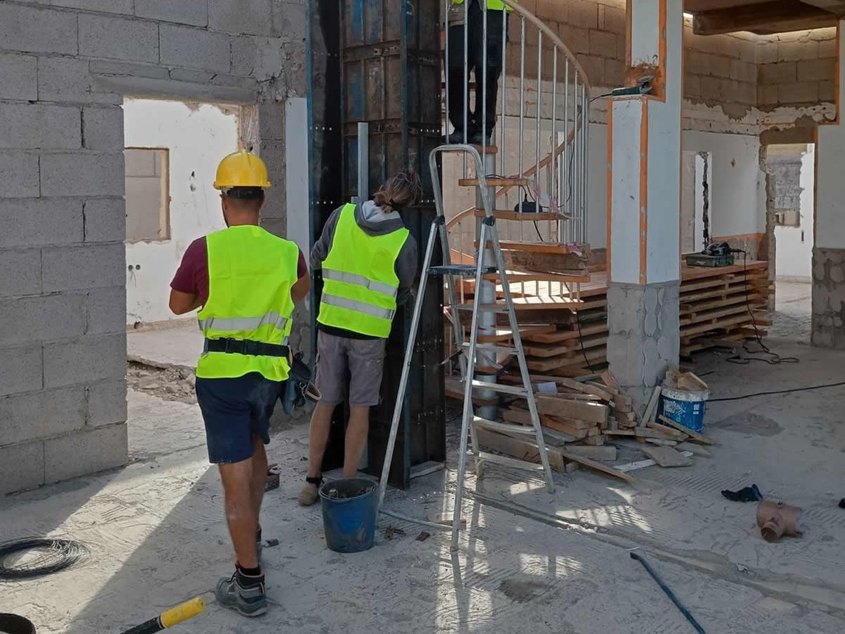 Civil works companies: construction of infrastructure and buildings